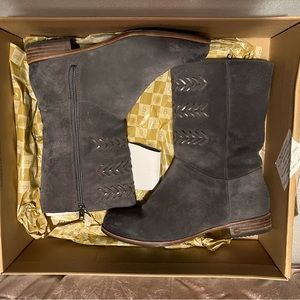 Ugg | grey suede size 8 Caitlyn style Ugg ankle boots.